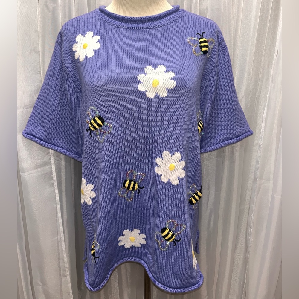 NWT Buzzing Bee and Daisy Knit Top